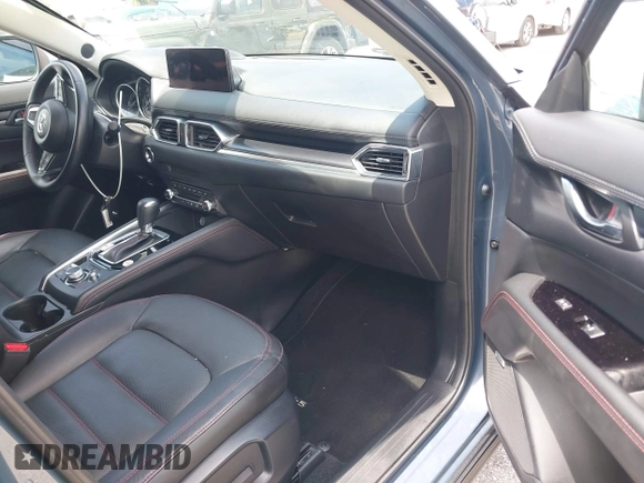 2024 Mazda CX-5 S Carbon Edition z VIN JM3KFBCLXR0521353, wystawiony jako IAAI lot #42351444 z przebiegiem 17 270 mil mil oraz . Historia ofert i sprzedaży dostępna na DreamBid. Obrazek 5.