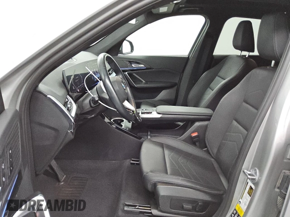 2023 BMW X1 xDrive28i with VIN WBX73EF00P5X84545, listed as a Copart auction lot 49742915 with 26,905 mi miles and Clean Title. Bid and sale history available at DreamBid. Image 7.