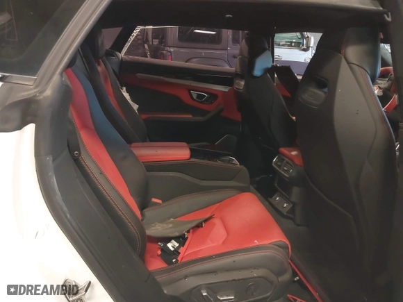 2019 Lamborghini Urus with VIN ZPBUA1ZL2KLA02084, listed as a IAAI auction lot 41953004 with 9,279 mi miles. Bid and sale history available at carsss.com. Image 8.