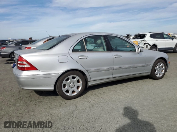 2005 Mercedes-Benz C 320 with VIN WDBRF64J75F581799, listed as a Copart auction lot 75458214 with 136,432 mi miles and Clean Title. Bid and sale history available at DreamBid. Image 3.