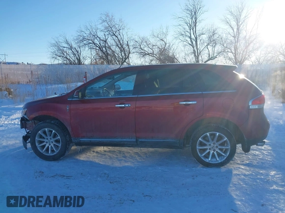 2013 Lincoln MKX z VIN 2LMDJ8JK3DBL40826, wystawiony jako IAAI lot #41522140 z przebiegiem 125 237 mil mil oraz . Historia ofert i sprzedaży dostępna na DreamBid. Obrazek 14.