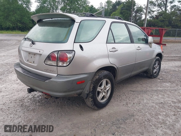 2001 Lexus RX 300 with VIN JTJHF10U810226926, listed as a IAAI auction lot 42098229 with 291,681 mi miles. Bid and sale history available at carsss.com. Image 4.