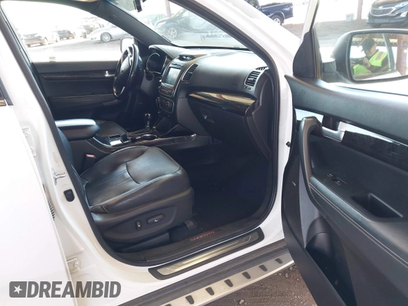 2014 Kia Sorento SX with VIN 5XYKW4A76EG438386, listed as a IAAI auction lot 41841587 with 183,076 mi miles. Bid and sale history available at carsss.com. Image 5.