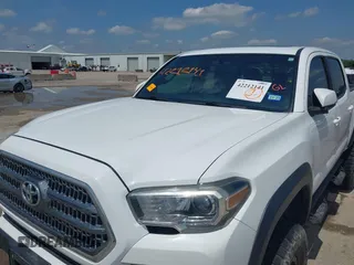 2017 Toyota Tacoma SR5 z VIN 5TFCZ5AN9HX070030, wystawiony jako IAAI lot #42212141 z przebiegiem 92 291 mil mil oraz . Historia ofert i sprzedaży dostępna na DreamBid. Obrazek 6.