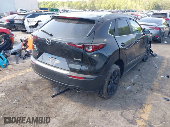 2025 Mazda CX-30 S Select Sport z VIN 3MVDMBBM3SM784464, wystawiony jako IAAI lot #42085045 z przebiegiem 1 953 mil mil oraz . Historia ofert i sprzedaży dostępna na DreamBid. Obrazek 4.