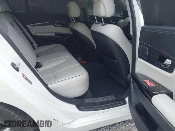 2015 Kia K900 Luxury with VIN KNALW4D44F6018536, listed as a IAAI auction lot 41795388 with 83,188 mi miles. Bid and sale history available at carsss.com. Image 8.