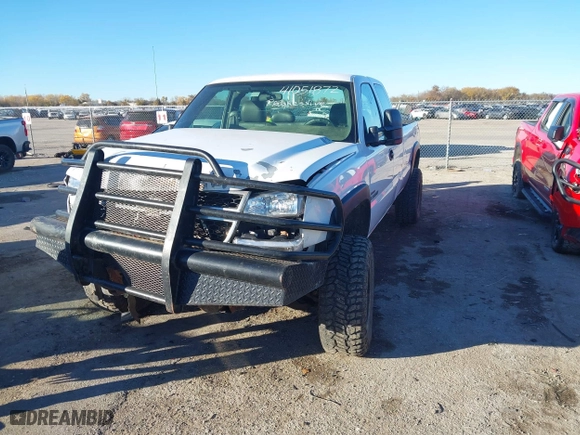 2006 Chevrolet Silverado 2500HD LT2 with VIN 1GCHK29D86E240925, listed as a IAAI auction lot 41051872 with 281,976 mi miles. Bid and sale history available at carsss.com. Image 17.