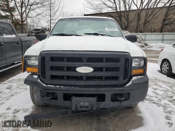 2007 Ford F-250 XL z VIN 1FTNF20597EA22927, wystawiony jako Copart lot #46926365 z przebiegiem 175 976 mil mil oraz Czysty tytuł • Clean title. Historia ofert i sprzedaży dostępna na DreamBid. Obrazek 5.