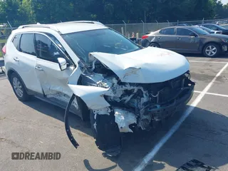 2017 Nissan Rogue SV z VIN KNMAT2MT2HP559659, wystawiony jako IAAI lot #42623822 z przebiegiem 107 304 mil mil oraz . Historia ofert i sprzedaży dostępna na DreamBid. Obrazek 1.