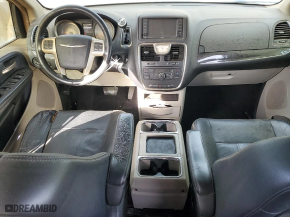 2015 Chrysler Town & Country Touring with VIN 2C4RC1BG8FR696698, listed as a Copart auction lot 47131935 with 179,430 mi miles and Clean Title. Bid and sale history available at carsss.com. Image 8.