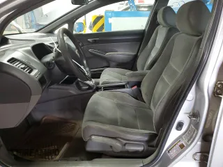 2008 Honda Civic LX z VIN 1HGFA16568L002587, wystawiony jako Copart lot #60371515 z przebiegiem 192 191 mil mil oraz Czysty tytuł • Clean title. Historia ofert i sprzedaży dostępna na DreamBid. Obrazek 7.