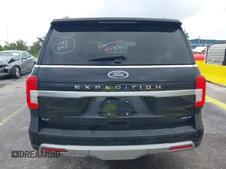 2024 Ford Expedition Max XLT z VIN 1FMJK1J86REA39261, wystawiony jako IAAI lot #42493651 z przebiegiem 47 100 mil mil oraz . Historia ofert i sprzedaży dostępna na DreamBid. Obrazek 17.