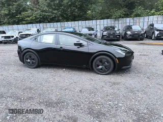 2024 Toyota Prius LE z VIN JTDADABU4R3013862, wystawiony jako Copart lot #74573904 z przebiegiem 6 mil mil oraz Czysty tytuł • Clean title. Historia ofert i sprzedaży dostępna na DreamBid. Obrazek 3.