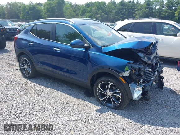 2021 Buick Encore GX Select z VIN KL4MMESL8MB090268, wystawiony jako IAAI lot #42729801 z przebiegiem 27 516 mil mil oraz . Historia ofert i sprzedaży dostępna na DreamBid. Obrazek 1.