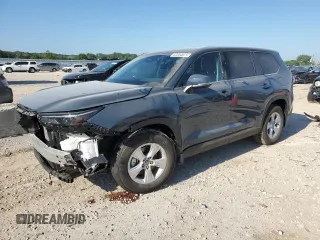 2025 Toyota Highlander Hybrid XLE with VIN 5TDACAB51SS043692, listed as a Copart auction lot 62694975 with 3,220 mi miles and Salvage title. Bid and sale history available at DreamBid. Image 1.