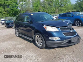 2011 Chevrolet Traverse 1LT z VIN 1GNKRGEDXBJ390046, wystawiony jako IAAI lot #42242554 z przebiegiem 158 972 mil mil oraz . Historia ofert i sprzedaży dostępna na DreamBid. Obrazek 1.