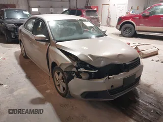 2014 Volkswagen Jetta TDI w/Premium с VIN 3VW3L7AJ6EM237033, выставлен на аукционе IAAI как лот 41482020 с пробегом 134 990 миль миль и . История ставок и продаж доступна на DreamBid. Изображение 1.