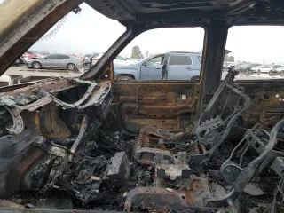 2003 Chevrolet Tahoe LS z VIN 1GNEC13T23J285248, wystawiony jako Copart lot #82634824 z przebiegiem Nie podano mil oraz Nie do naprawy • Non repairable. Historia ofert i sprzedaży dostępna na DreamBid. Obrazek 7.