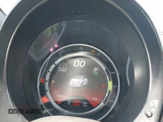 2016 FIAT 500e z VIN 3C3CFFGE7GT245962, wystawiony jako IAAI lot #42211026 z przebiegiem 55 620 mil mil oraz . Historia ofert i sprzedaży dostępna na DreamBid. Obrazek 14.