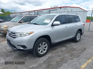 2013 Toyota Highlander with VIN 5TDZA3EH0DS037993, listed as a IAAI auction lot 42180685 with 212,729 mi miles and . Bid and sale history available at DreamBid. Image 2.
