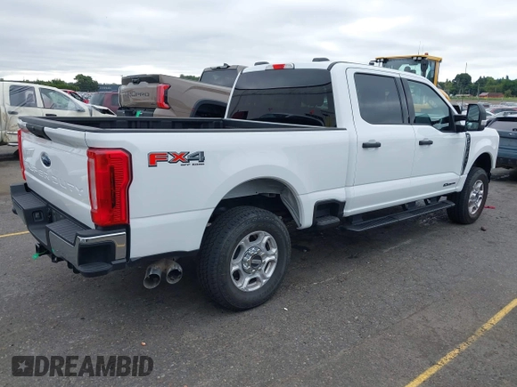 2025 Ford F-250 XL z VIN 1FT7W2BT1SED32938, wystawiony jako IAAI lot #42831510 z przebiegiem 7 496 mil mil oraz . Historia ofert i sprzedaży dostępna na DreamBid. Obrazek 4.