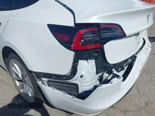 2023 Tesla Model 3 z VIN 5YJ3E1EA3PF451392, wystawiony jako IAAI lot #41668299 z przebiegiem 77 915 mil mil oraz . Historia ofert i sprzedaży dostępna na DreamBid. Obrazek 6.