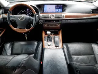 2013 Lexus LS 460 z VIN JTHCL5EF1D5015905, wystawiony jako Copart lot #81110004 z przebiegiem 121 676 mil mil oraz Szkoda całkowita • Salvage title. Historia ofert i sprzedaży dostępna na DreamBid. Obrazek 8.
