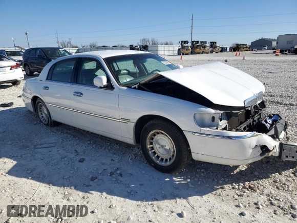 1999 Lincoln Town Car Executive z VIN 1LNHM81W8XY713650, wystawiony jako Copart lot #42335925 z przebiegiem 138 231 mil mil oraz Szkoda całkowita • Salvage title. Historia ofert i sprzedaży dostępna na DreamBid. Obrazek 4.