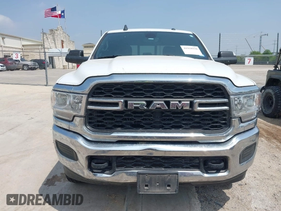 2022 Ram 2500 Tradesman with VIN 3C6UR5HJ0NG125804, listed as a IAAI auction lot 41918930 with 114,232 mi miles. Bid and sale history available at carsss.com. Image 12.
