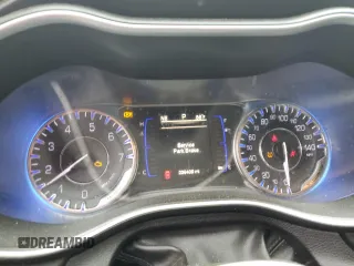 2015 Chrysler 200 Limited z VIN 1C3CCCABXFN631232, wystawiony jako Copart lot #42719165 z przebiegiem 239 409 mil mil oraz Szkoda całkowita • Salvage title. Historia ofert i sprzedaży dostępna na DreamBid. Obrazek 9.