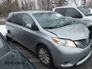2012 Toyota Sienna XLE with VIN 5TDDK3DC9CS037616, listed as a IAAI auction lot 41435361 with 250,043 mi miles. Bid and sale history available at carsss.com. Image 1.