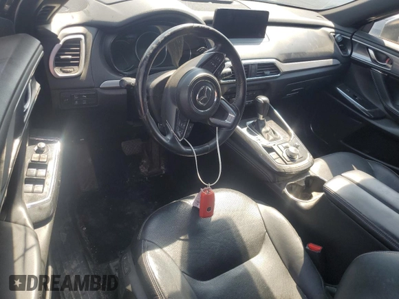 2021 Mazda CX-9 Carbon Edition z VIN JM3TCADY9M0514372, wystawiony jako Copart lot #52902555 z przebiegiem 99 812 mil mil oraz Szkoda całkowita • Salvage title. Historia ofert i sprzedaży dostępna na DreamBid. Obrazek 8.