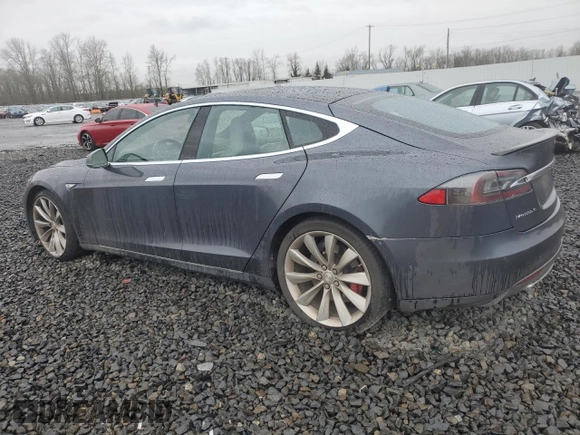 2016 Tesla Model S 90D z VIN 5YJSA1E47GF129744, wystawiony jako Copart lot #47797395 z przebiegiem 87 678 mil mil oraz Szkoda całkowita • Salvage title. Historia ofert i sprzedaży dostępna na DreamBid. Obrazek 2.