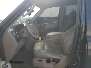 2003 Ford Expedition Special Service z VIN 1FMPU15LX3LB92148, wystawiony jako Copart lot #54656585 z przebiegiem 257 810 mil mil oraz Szkoda całkowita • Salvage title. Historia ofert i sprzedaży dostępna na DreamBid. Obrazek 7.