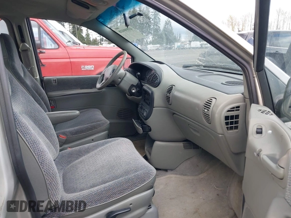 1997 Dodge Caravan Sport with VIN 2B4GP44R1VR300912, listed as a IAAI auction lot 41890418 with 203,531 mi miles and . Bid and sale history available at carsss.com. Image 5.