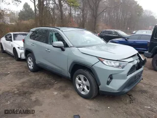 2021 Toyota RAV4 XLE with VIN 2T3P1RFV8MW182888, listed as a IAAI auction lot 41922900 with 39,384 mi miles. Bid and sale history available at carsss.com. Image 1.