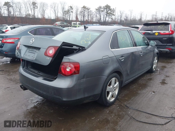 2008 Volkswagen Jetta SE with VIN 3VWRZ71K38M025440, listed as a IAAI auction lot 41604481 with Not provided miles and . Bid and sale history available at DreamBid. Image 4.