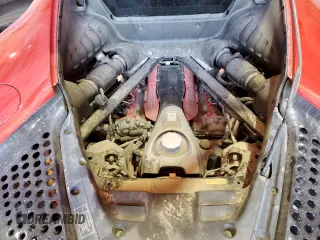 2021 Ferrari SF90 z VIN ZFF95NLA8M0263161, wystawiony jako Copart lot #44430285 z przebiegiem 6090 mil mil oraz Tytuł czysty. Historia ofert i sprzedaży dostępna na DreamBid. Obrazek 11.