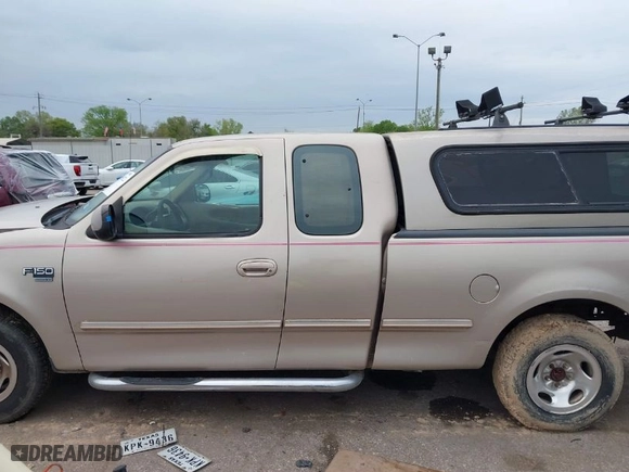 1998 Ford F-150 Standard with VIN 1FTZX1768WKB36120, listed as a IAAI auction lot 41905822 with 333,916 mi miles. Bid and sale history available at carsss.com. Image 14.