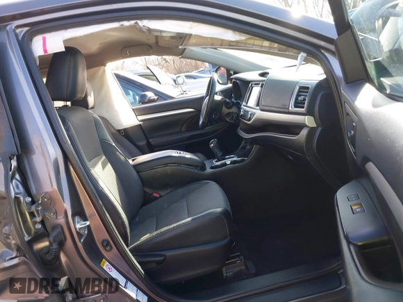 2019 Toyota Highlander LE with VIN 5TDBZRFH7KS978415, listed as a IAAI auction lot 41653130 with 101,245 mi miles and . Bid and sale history available at DreamBid. Image 5.