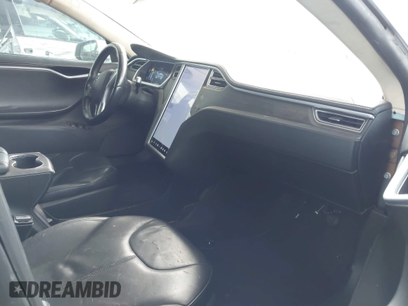 2014 Tesla Model S 60 with VIN 5YJSA1H16EFP32585, listed as a IAAI auction lot 42068925 with 119,561 mi miles and . Bid and sale history available at DreamBid. Image 5.