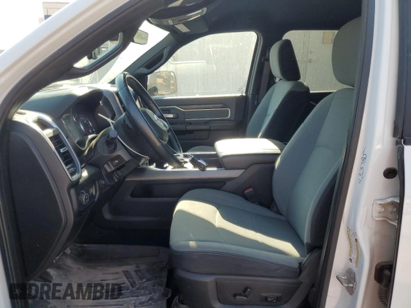 2022 Ram 2500 Big Horn z VIN 3C6UR5DL3NG322697, wystawiony jako Copart lot #55618875 z przebiegiem 132 590 mil mil oraz Czysty tytuł • Clean title. Historia ofert i sprzedaży dostępna na DreamBid. Obrazek 7.