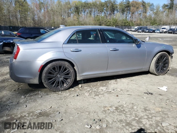 2015 Chrysler 300 Limited z VIN 2C3CCAAG7FH779797, wystawiony jako Copart lot #52281375 z przebiegiem 140 141 mil mil oraz Szkoda całkowita • Salvage title. Historia ofert i sprzedaży dostępna na DreamBid. Obrazek 3.
