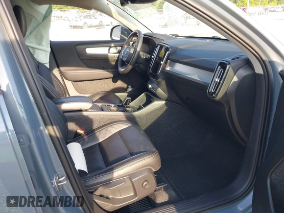 2022 Volvo XC40 Momentum with VIN YV4162UK3N2758515, listed as a IAAI auction lot 42468259 with 50,132 mi miles and . Bid and sale history available at DreamBid. Image 5.