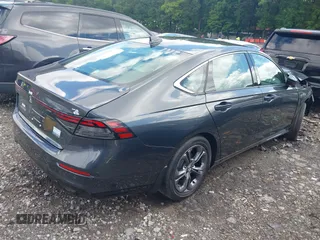 2025 Honda Accord EX-L z VIN 1HGCY2F67SA035808, wystawiony jako IAAI lot #42233264 z przebiegiem 715 mil mil oraz . Historia ofert i sprzedaży dostępna na DreamBid. Obrazek 4.
