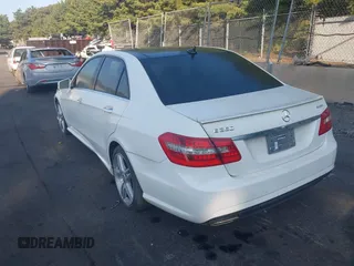 2013 Mercedes-Benz E-Class E 350 Luxury with VIN WDDHF8JB3DA767833, listed as a IAAI auction lot 40347863 with 90,981 mi miles. Bid and sale history available at carsss.com. Image 3.