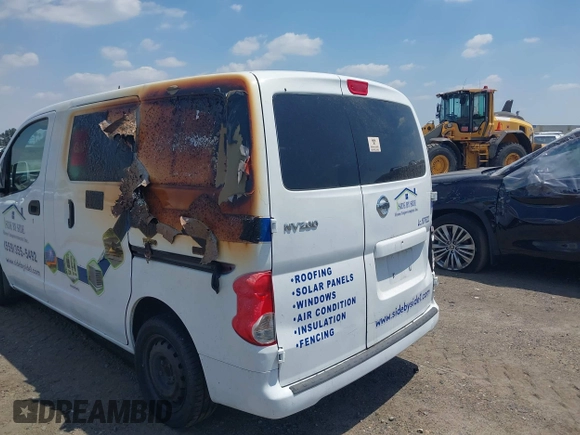 2018 Nissan NV200 SV z VIN 3N6CM0KN1JK701969, wystawiony jako IAAI lot #41600810 z przebiegiem Nie podano mil oraz . Historia ofert i sprzedaży dostępna na DreamBid. Obrazek 16.