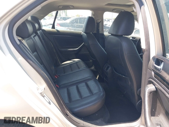 2010 Volkswagen Jetta Limited Edition с VIN 3VWRZ7AJ9AM115141, выставлен на аукционе IAAI как лот 42381197 с пробегом 264 054 миль миль и . История ставок и продаж доступна на DreamBid. Изображение 8.