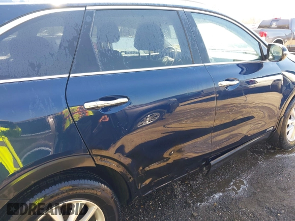 2016 Kia Sorento LX with VIN 5XYPGDA36GG009087, listed as a IAAI auction lot 41968021 with 150,658 mi miles. Bid and sale history available at carsss.com. Image 6.