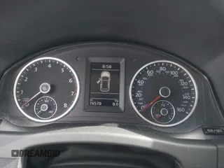 2016 Volkswagen Tiguan S z VIN WVGAV7AX2GW501100, wystawiony jako IAAI lot #42250682 z przebiegiem 76 570 mil mil oraz . Historia ofert i sprzedaży dostępna na DreamBid. Obrazek 7.